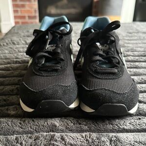 New Balance Black and Blue Women's Sneakers